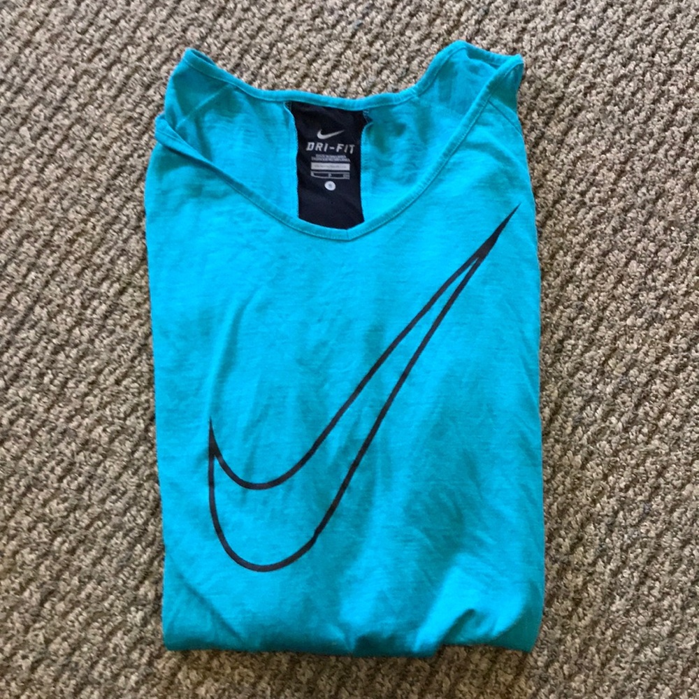 NIKE DRI FIT SIZE SMALL WORKOUT TOP LONG SLEEVE